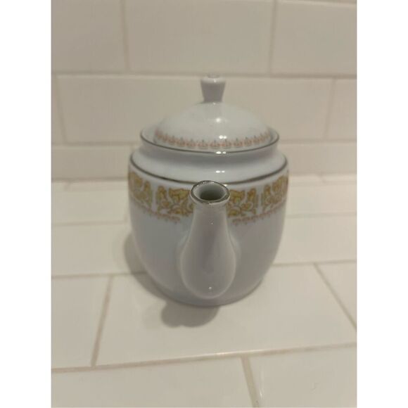 Small Vintage Teapot - Picture 4 of 6